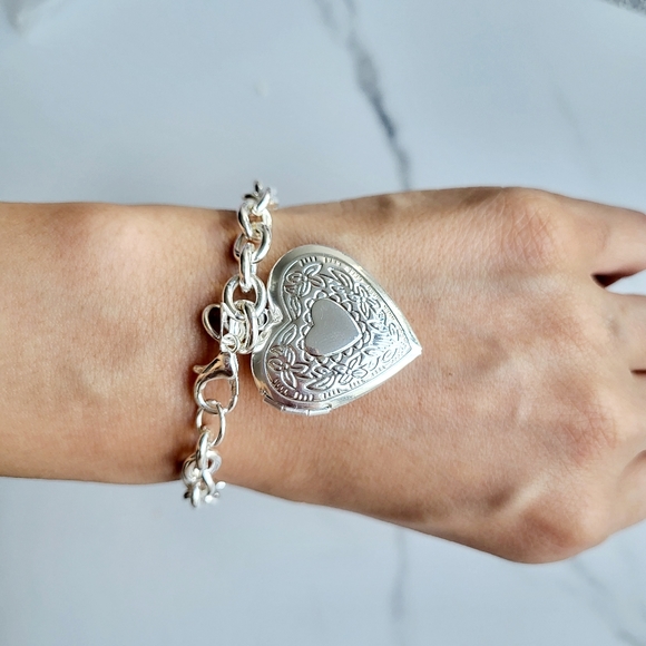 Silver Plated Heart Picture Locket Bracelet Charm Jewelry - Picture 2 of 5
